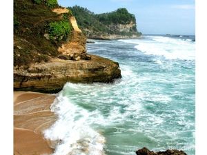 Pesona Pantai Banyu, Surga Tersembunyi di Jawa Timur Pesona Pantai Banyu, Surga Tersembunyi di Jawa Timur