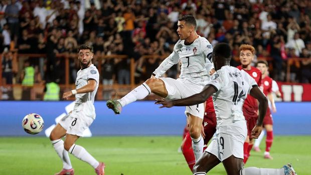 Soccer Football - World Cup - UEFA Qualifiers - Group F - Armenia v Portugal - Vazgen Sargsyan Republican Stadium, Yerevan, Armenia - September 6, 2025 Portugal's Cristiano Ronaldo scores their second goal Photolure via REUTERS/Hayk Baghdasaryan