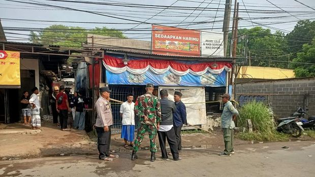 Dua orang meninggal dunia saat kios pecel lele di Gunungputri, Bogor terbakar. (dok.Istimewa)