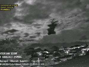 Marapi Erupsi lagi Malam Ini, Semburkan Abu 1.200 Meter