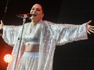Haru, Jessie J Nangis saat Umumkan Bebas dari Kanker Payudara yang Diidapnya