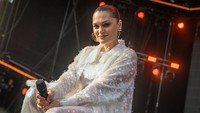 Setahun Berjuang Lawan Kanker Payudara, Jessie J Umumkan Cancer Free