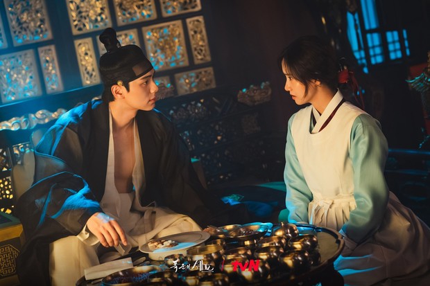 Lee Chae Min dan Yoona di Bon Appetit Your Majesty/ Foto:  instagram.com/tvn_drama