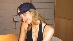 Potret OOTD Mewah Lisa BLACKPINK di Seoul, Tas Rp 5 Miliar Curi Perhatian