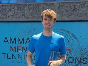 Max Basing Menangi Seri VI Mens World Tennis Championship