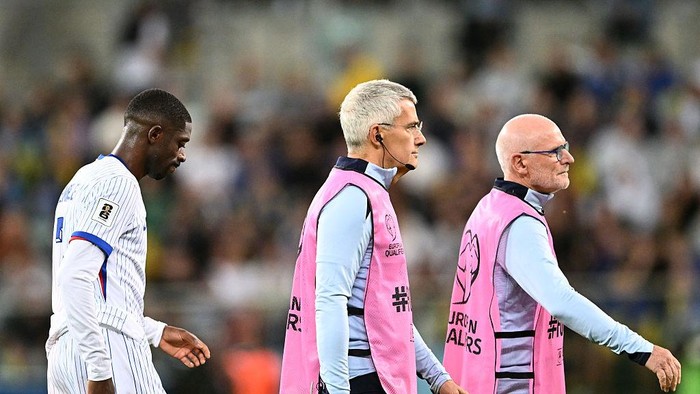 WROCLAW, POLAND - SEPTEMBER 05: Ousmane Dembele of France goes off with an injury during the FIFA World Cup 2026 qualifier match between Ukraine and France at Tarczynski Arena on September 05, 2025 in Wroclaw, Poland. (Photo by Mateusz Slodkowski/Getty Images)