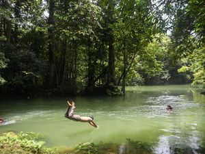 Pesona Ekowisata Danau Nyadeng, Permata Tersembunyi di Berau Kaltim Pesona Ekowisata Danau Nyadeng, Permata Tersembunyi di Berau Kaltim