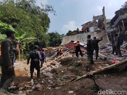Khidmat yang Berubah Panik di Mushola Assohibiyah Ciomas Bogor