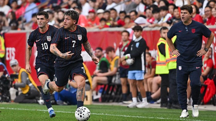 HARRISON, NEW JERSEY - SEPTEMBER 06: Diego Luna #7 of the United States dribbles the ball while United States head coach Mauricio Pochettino yells instructions on the sideline during an International Friendly between the United States and Korea Republic at Sports Illustrated Stadium on September 06, 2025 in Harrison, New Jersey. (Photo by Howard Smith/ISI Photos/USSF/Getty Images)