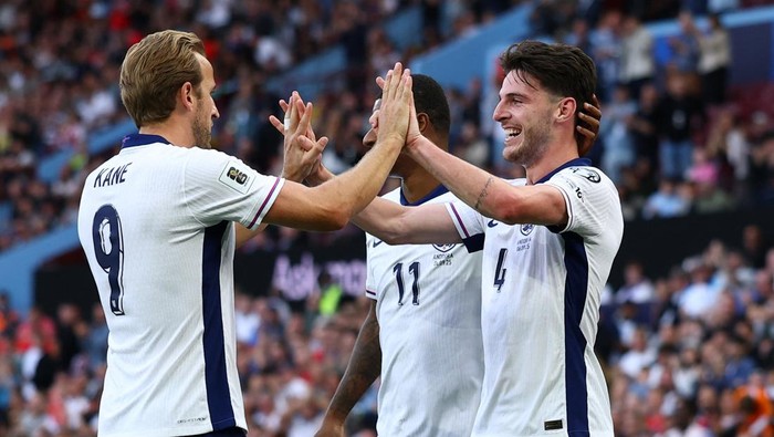 Soccer Football - World Cup - UEFA Qualifiers - Group K - England v Andorra - Villa Park, Birmingham, Britain - September 6, 2025 Englands Declan Rice celebrates scoring their second goal with Harry Kane Action Images via Reuters/Matthew Childs