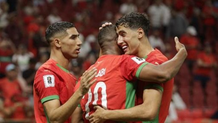 Moroccos forward Ayoub El Kaabi celebrates scoring with his teammates during the FIFA World Cup 2026 Group E African qualification football match between Morocco and Niger at the Prince Moulay Abdellah Sports Complex in Rabat on September 5, 2025. (Photo by Abdel Majid BZIOUAT / AFP)