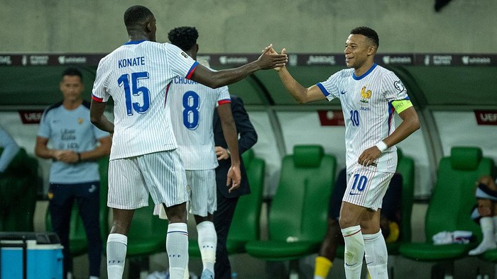 WROCLAW, POLAND - SEPTEMBER 5: Kylian Mbappe of France celebrate with Ibrahima Konate after scoring a goal during the FIFA World Cup 2026 qualifier match between Ukraine and France at Tarczynski Arena on September 5, 2025 in Wroclaw, Poland. (Photo by Sebastian Frej/Getty Images)