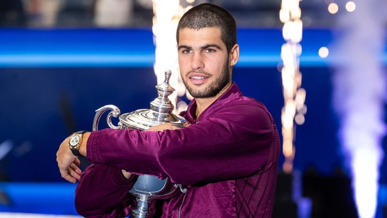 Statistik berbicara lantang. Alcaraz membukukan 10 ace tanpa double fault, mencatat 42 winner, dan hanya melakukan 24 unforced error. Sementara Sinner yang tampil kurang konsisten harus puas dengan 21 winner dan 28 kesalahan sendiri. Reuters Connect/Mike Frey