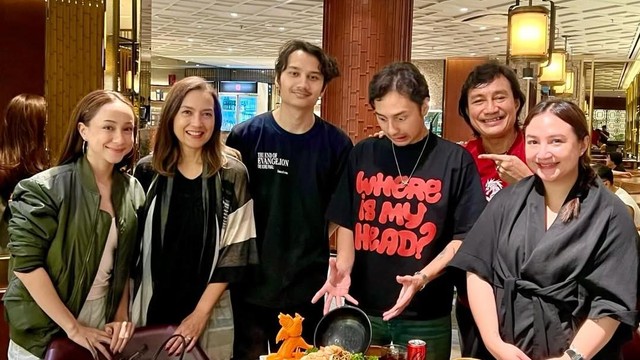 Highlight Dunia Hiburan InsertLive : Ira Wibowo dan Katon Bagaskara Kompak Rayakan Ultah Anak Bareng