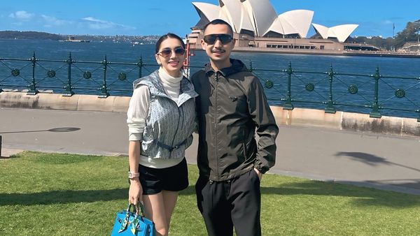 Angel Karamoy Beri Bunga dan Jam Tangan Untuk Kado Ultah Gusti Ega