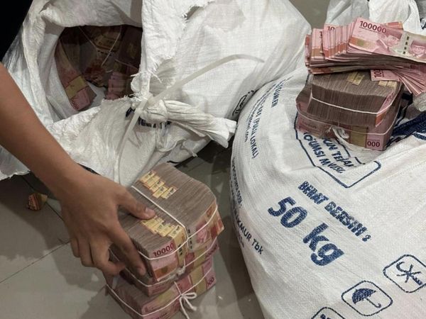 Potret Barang Bukti Duit Berkarung-karung yang Digondol Anggun Sopir Bank
