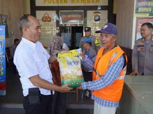 Warga di Rohul Antusias Sambut Bazar Pangan Murah, Beras 800 Karung Ludes Warga di Rohul Antusias Sambut Bazar Pangan Murah, Beras 800 Karung Ludes