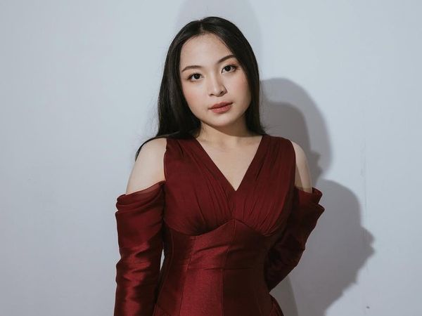 Bernadya Merasa Disukai Orang karena Lagu, Bukan Suara Bagus