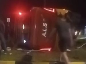Bus ALS Terbalik di Exit Tol Padang-Sicincin, 2 Atlet Karate Asal Sumut Tewas Bus ALS Terbalik di Exit Tol Padang-Sicincin, 2 Atlet Karate Asal Sumut Tewas