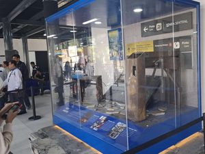 Penampakan Etalase Tampilkan Sisa Kebakaran di Halte TransJ Jaga Jakarta