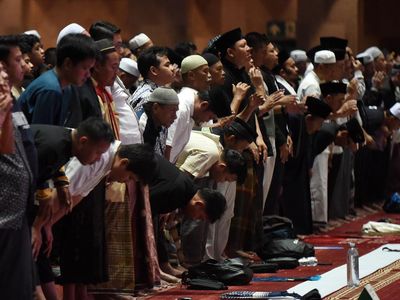 Fenomena Blood Moon, Masjid Istiqlal Dipadati Jemaah Salat Gerhana