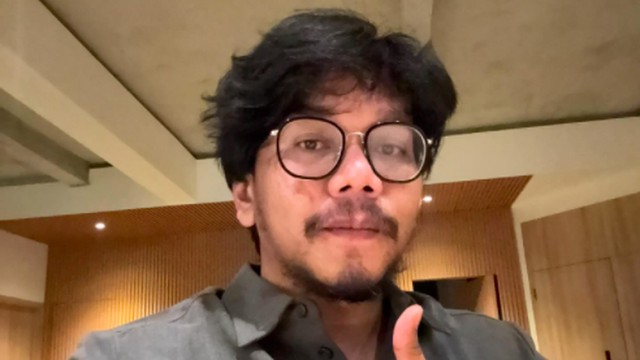 Update Informasi Selebriti InsertLive : Siap Hadapi Laporan TNI, Ferry Irwandi: Saya Tidak Pengecut