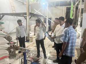 Pabrik Beras Oplosan di Serang Pakai Beras Sisa Hajatan untuk Campuran Pabrik Beras Oplosan di Serang Pakai Beras Sisa Hajatan untuk Campuran