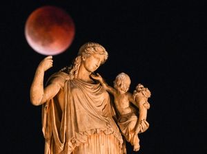 Potret Gerhana Bulan Total di Seluruh Dunia