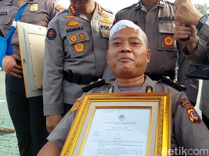 Polisi Karawang Naik Pangkat Usai Tempurung Kepala Pecah Diganti Titanium Polisi Karawang Naik Pangkat Usai Tempurung Kepala Pecah Diganti Titanium