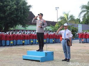 Polres Magetan Blusukan ke Sekolah Ajak Pelajar Cerdas Bermedsos Polres Magetan Blusukan ke Sekolah Ajak Pelajar Cerdas Bermedsos