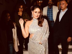 7 Gaya Kareena Kapoor Berkilau dengan Saree Berhias Ratusan Payet 7 Gaya Kareena Kapoor Berkilau dengan Saree Berhias Ratusan Payet