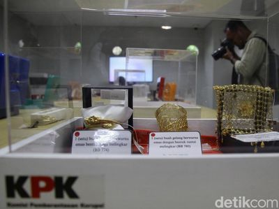 KPK Lelang Barang Koruptor, Ada Gelang Emas Naga Rp67 Juta