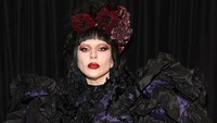 Heboh! Lady Gaga Bikin Skincare Pakai Kulit Manusia