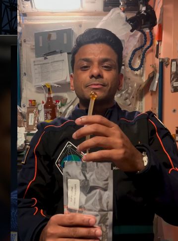 Lawan Gravitasi, Cara Astronot Makan di Luar Angkasa Ternyata Menantang