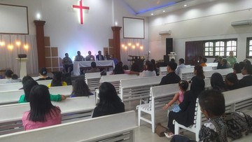 Wujudkan Green Policing, Polda Riau Beri Bibit Pohon di Gereja Pekanbaru