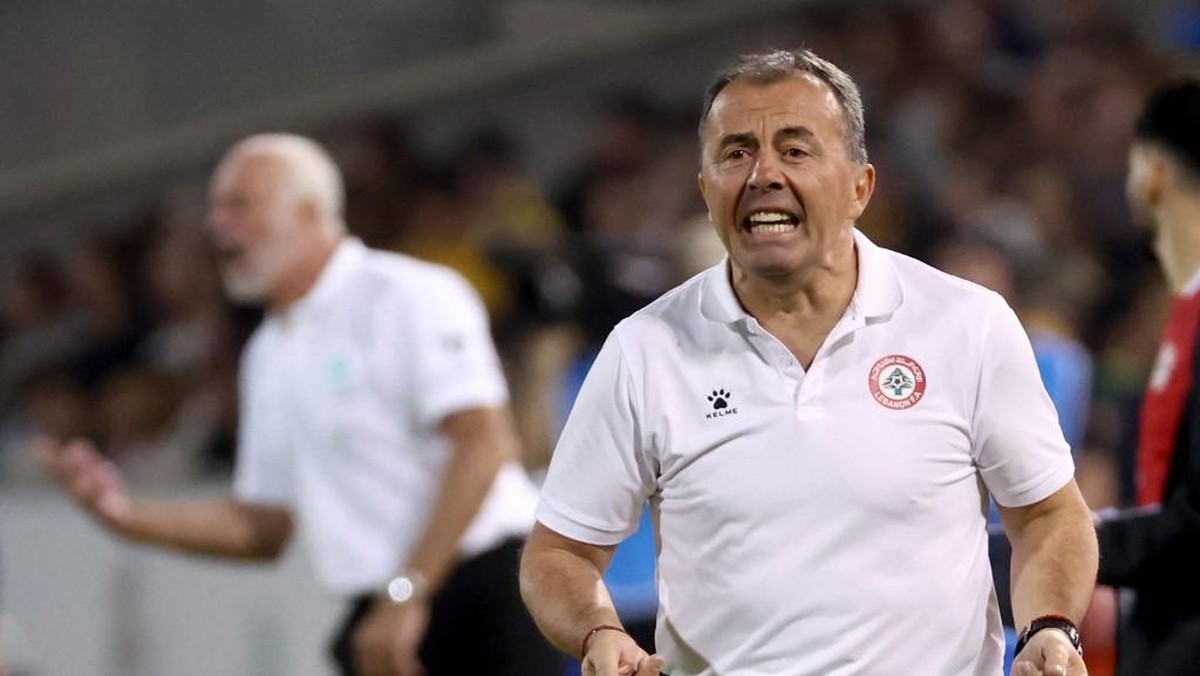 Pelatih Lebanon Miodrag Radulovic menilai melawan Indonesia laga yang penting. (Foto: AFP/DAVID GRAY)
