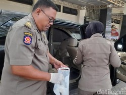 Sejoli Magetan Hendak Bersetubuh dalam Mobil di Halaman Masjid