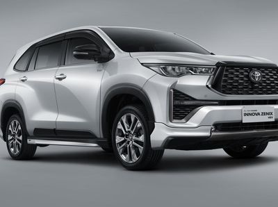 Lihat dari Dekat Tampang Innova Zenix Terbaru di Indonesia