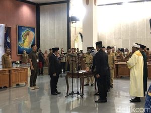 Bupati Lombok Barat Lantik 7 Kepala OPD Baru, 3 Jabatan Masih Kosong Bupati Lombok Barat Lantik 7 Kepala OPD Baru, 3 Jabatan Masih Kosong