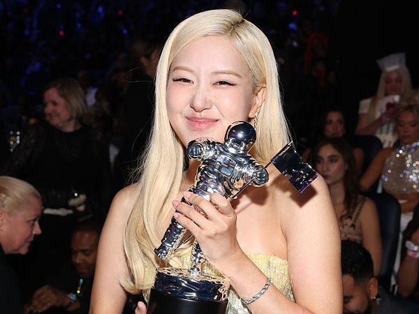Rose BLACKPINK Cetak Sejarah Solois K-Pop di MTV VMAs
