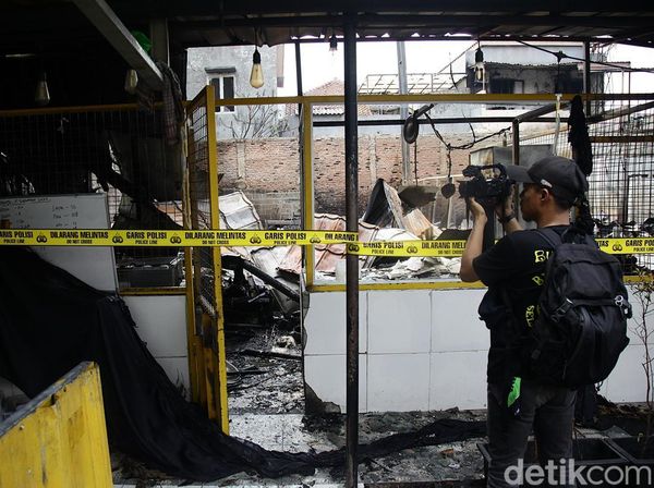 Ruko di Fatmawati Terbakar, Polisi Pasang Garis di Lokasi