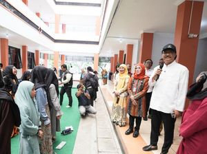 Siswa SRMP 16 Malang Sambut Mensos dengan Puisi Menari di Atas Matahari