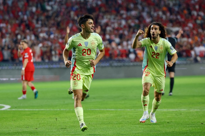 Soccer Football - World Cup - UEFA Qualifiers - Group E - Turkey v Spain - Konya Buyuksehir Arena, Konya, Turkey - September 7, 2025 Spains Pedri celebrates scoring their first goal with Marc Cucurella REUTERS/Murad Sezer