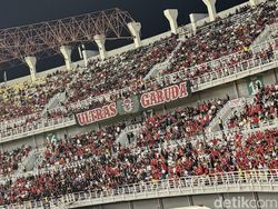 Gemuruh Ultras Garuda Dukung Timnas di Stadion Gelora Bung Tomo