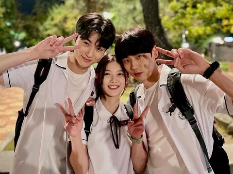 20th Century Girl merupakan film Korea dengan genre romantis yang menghadirkan plot twist tidak terduga.