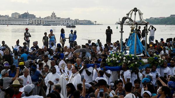 Umat Kuba Meriahkan Prosesi Perawan Regla di Teluk Havana