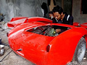 Replika Mobil Mewah Karya Warga Kota Batu Banyak Diminati Replika Mobil Mewah Karya Warga Kota Batu Banyak Diminati
