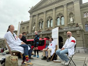 Aksi Dokter Swiss Mogok Makan, Desak Pemerintah Bersikap Tegas soal Gaza Aksi Dokter Swiss Mogok Makan, Desak Pemerintah Bersikap Tegas soal Gaza