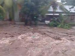 Video: Banjir di Nagekeo NTT Menelan Korban Jiwa, 3 Tewas-4 Hilang Video: Banjir di Nagekeo NTT Menelan Korban Jiwa, 3 Tewas-4 Hilang