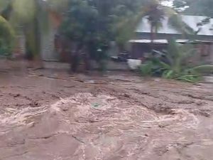 Tim SAR Terkendala Jembatan Putus Cari 4 Korban Banjir di Nagekeo NTT Tim SAR Terkendala Jembatan Putus Cari 4 Korban Banjir di Nagekeo NTT